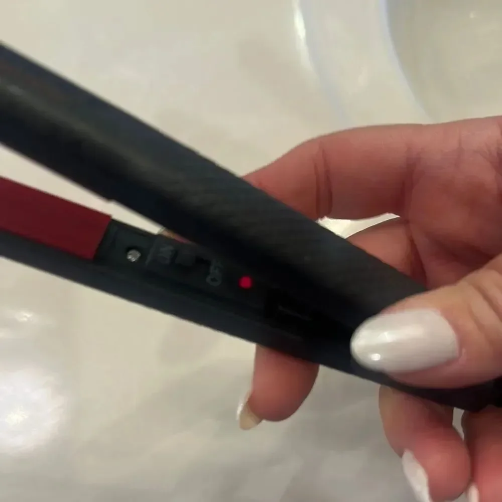 TRAVEL Black and Red Hair Straightener